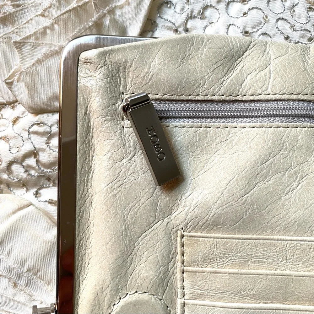 HOBO Lauren Cream Ivory Off White Multiple Compartments Clutch Cardhold Wallet - Picture 4 of 16
